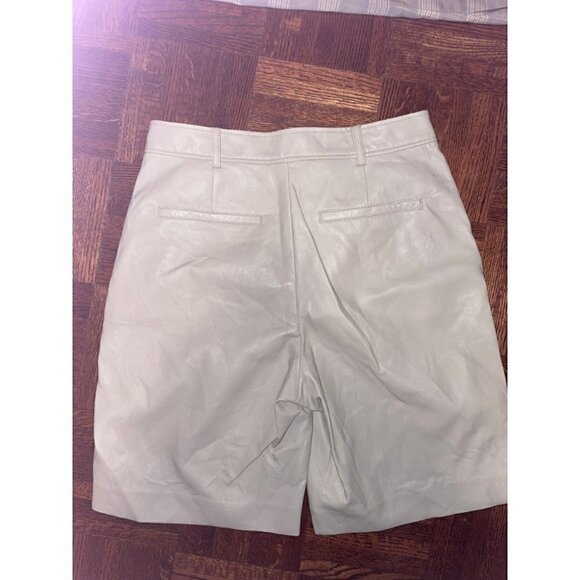 Aritzia Babaton Women Size 6 Cream and Tan vegan leather Stretch Shorts - Picture 2 of 7
